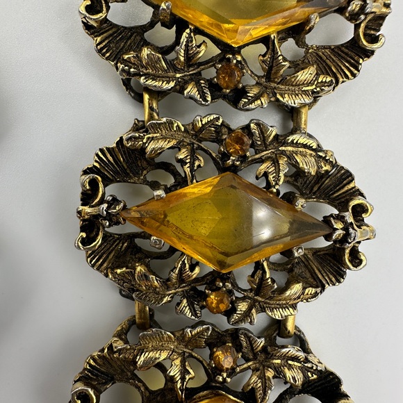 Chunky Metal Bracelet  yellow diamond cut stones with matching clip on earrings - Picture 5 of 9